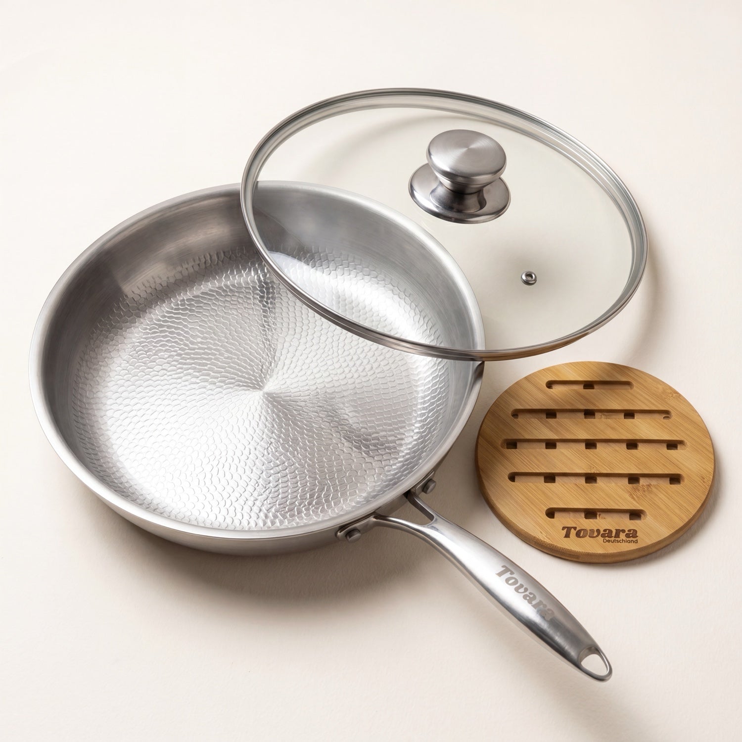 Set: Pfanne, Glasdeckel und Untersetzer